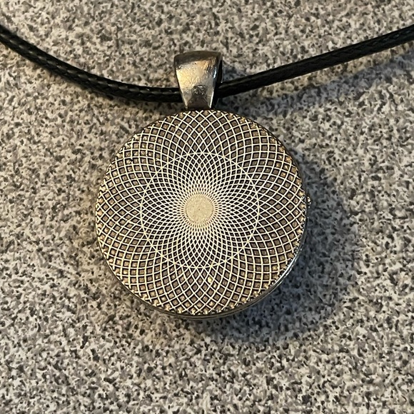 Silver Toned Pendant With Mauve & Black Swirls In Glass Rope Necklace - Picture 4 of 8